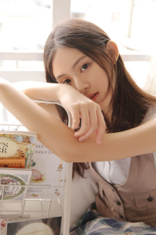 老板不让穿乳罩